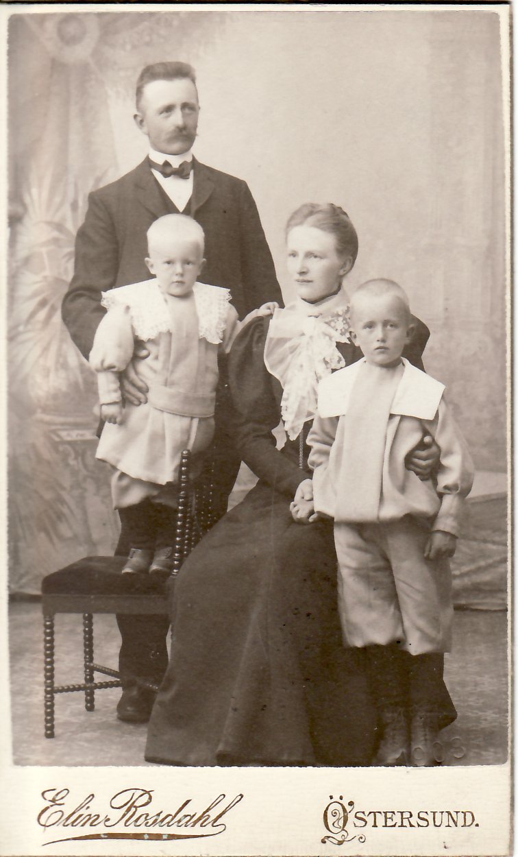 Hans,Karin, Martin o Josef 1907