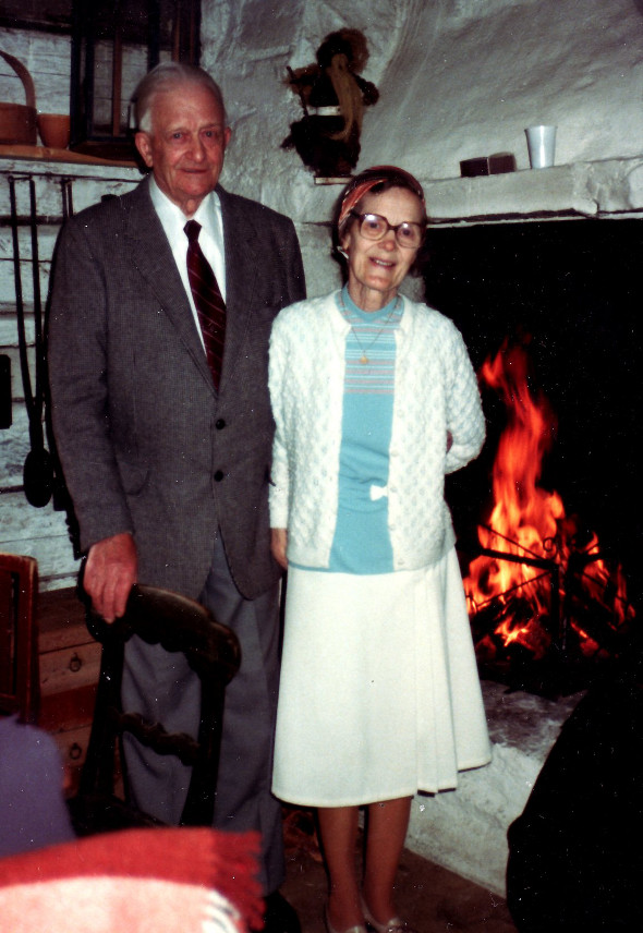 Josef och Maja i Rustmästargården vid gla kyrkan 1979