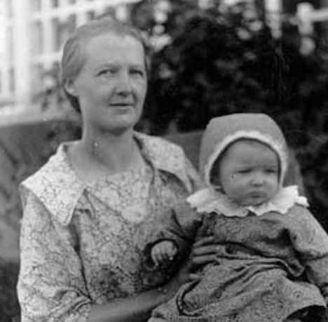 Erika Eriksson och Karin 1926