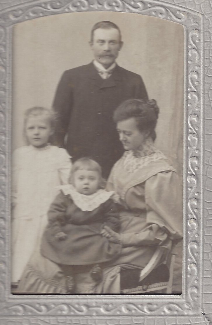 Fam Lars Eriksson omkr 1908
