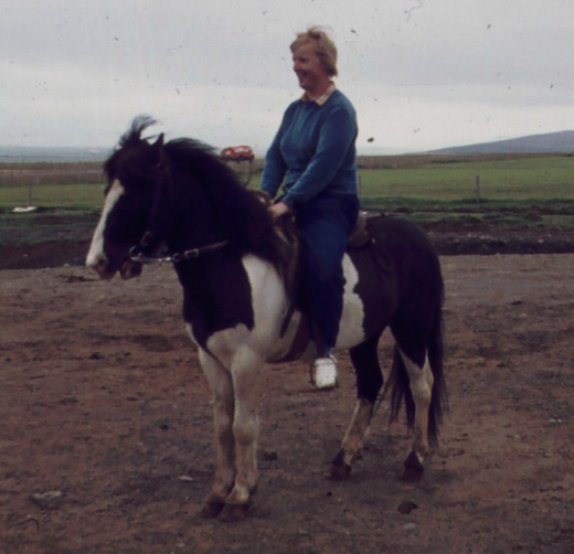 Lena på häst