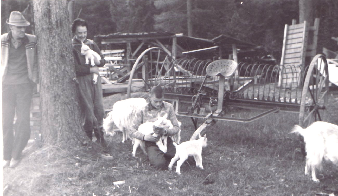 Nisse, Karin, Sven och balansräfsa för traktorn 1962