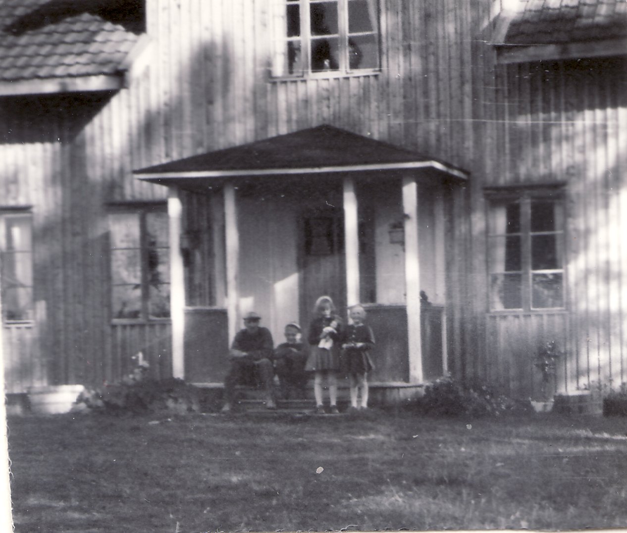 1952 pappa Nisse, Jan, Ingrid Wadsby och Inger
