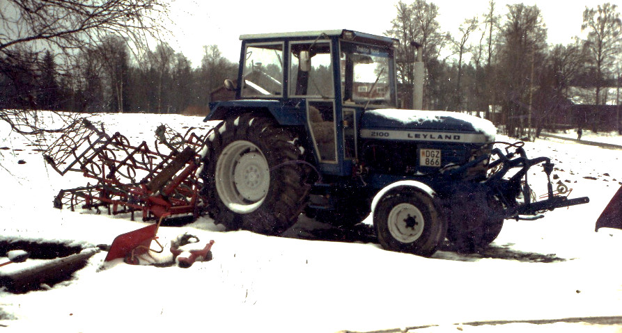 Leyland 2100 m buren fjäderharv