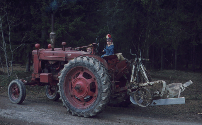 Farmall EM med Överumsplog 1971