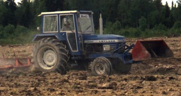 Leyland 2100 m buren fjäderharv