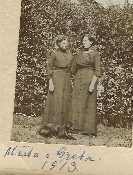 Märta och Greta Sahlin 1913